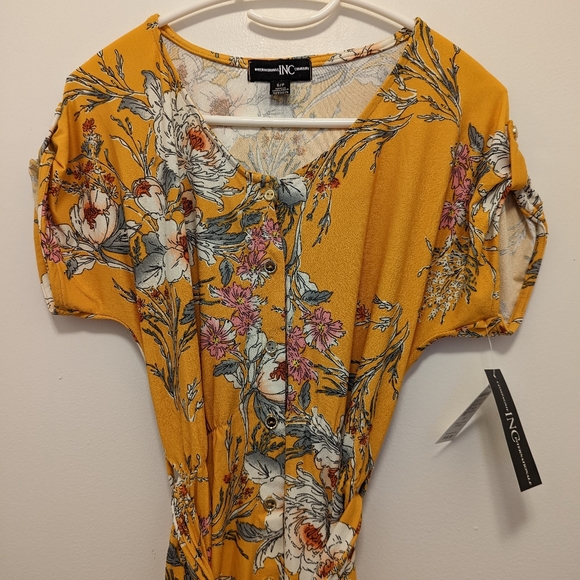 Small INC NWT dress complete with accompanying belt - Picture 2 of 10